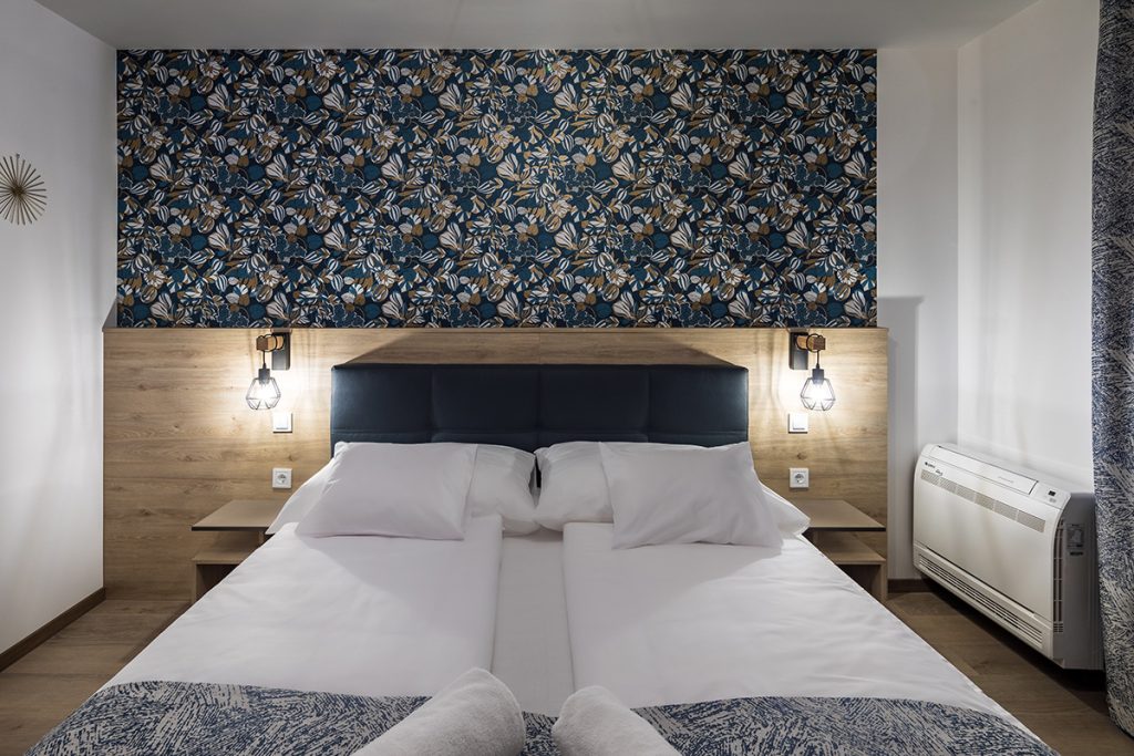 STANDARD Hotel SZOBA Dupla ággyal jó áron Hegyeshalom M1