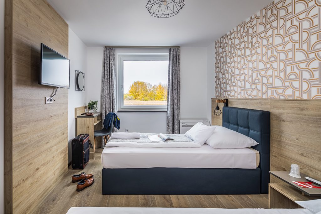 STANDARD Hotel SZOBA Dupla ággyal Pároknak és egyedül érkezőknek Hegyeshalom