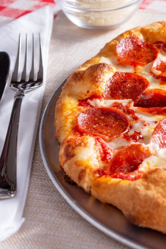 A’la carte éttermünkben szeretettel készített finom falatokkal várjuk vendégeinket. Kínálatunkban főként a pizza és a magyar konyha remekei