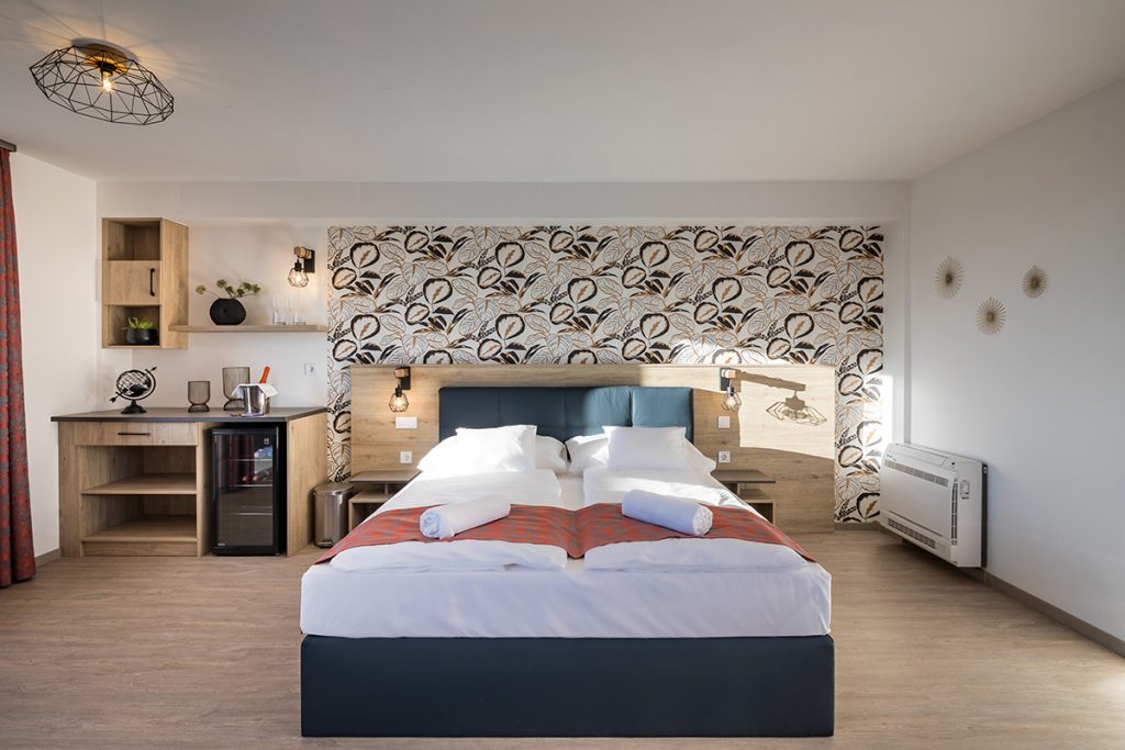 HONEY WEEK SUITE Our spacious suites with all the comforts provided are a paradise for couples in love. It offers a fully stocked fridge, a designer bathtub and a fireplace