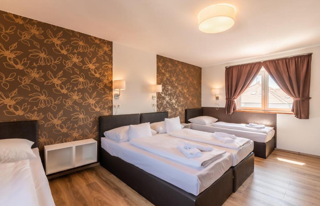 Triple Room One double and One silngle bed